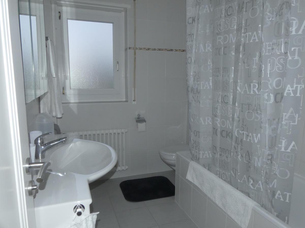 Au Bonheur Des Iris Bed and Breakfast Rolle Buitenkant foto